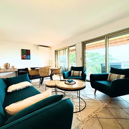 Le St Charles Apartment